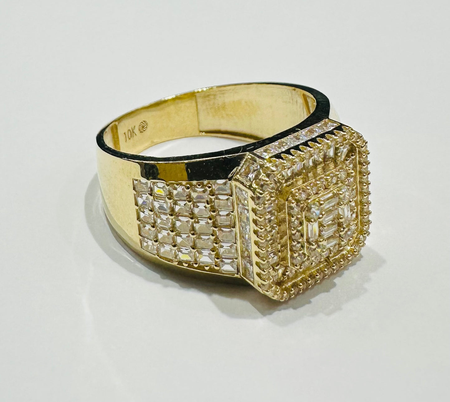 10K GOLD BAGUETTE RING- 4.2gm