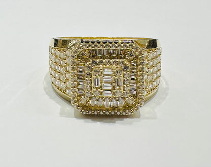 10K GOLD BAGUETTE RING- 4.2gm