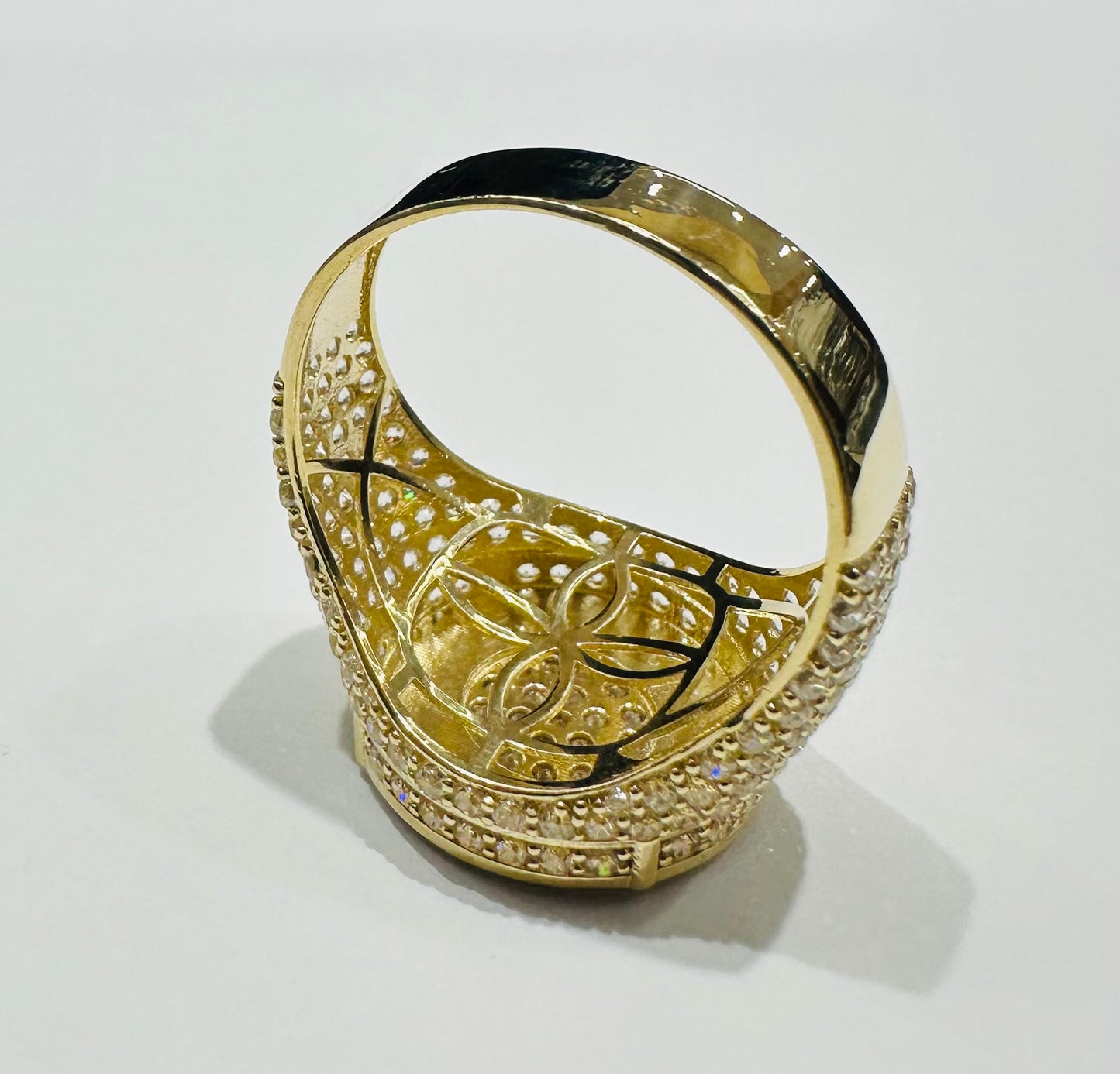 10K GOLD ROUND WHITE SAPPHIRE STONE RING- 5.5gm