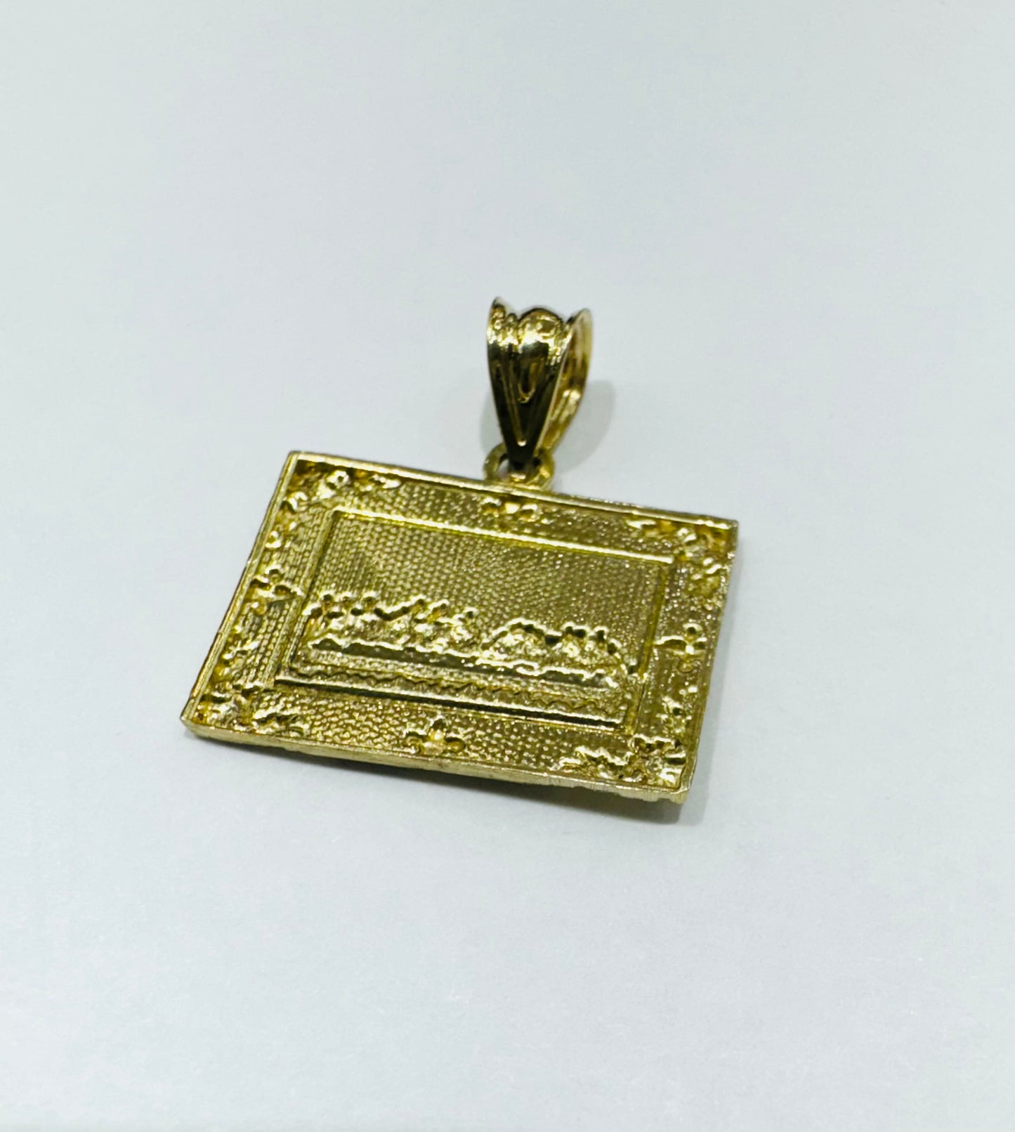 10K GOLD SMALL LAST SUPPER PENDANT, WEIGHT: 1.5gm