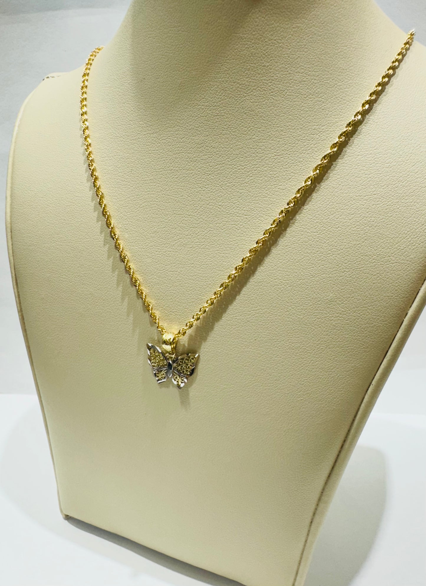 10K GOLD ROPE CHAIN WITH BUTTERFLY PENDANT, WEIGHT: 1.9gm