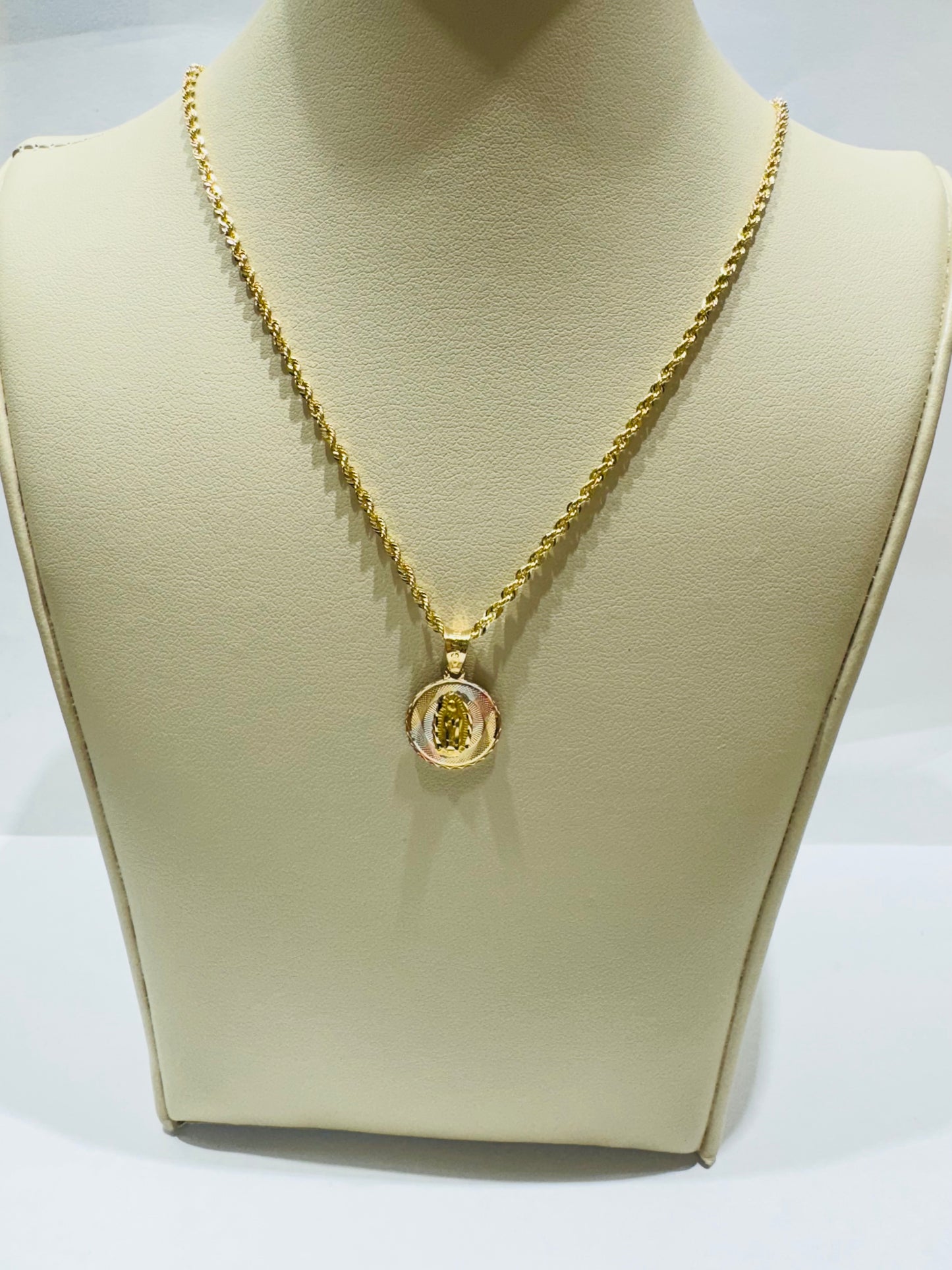 10K GOLD ROPE CHAIN WITH VIRGIN MARY PENDANT