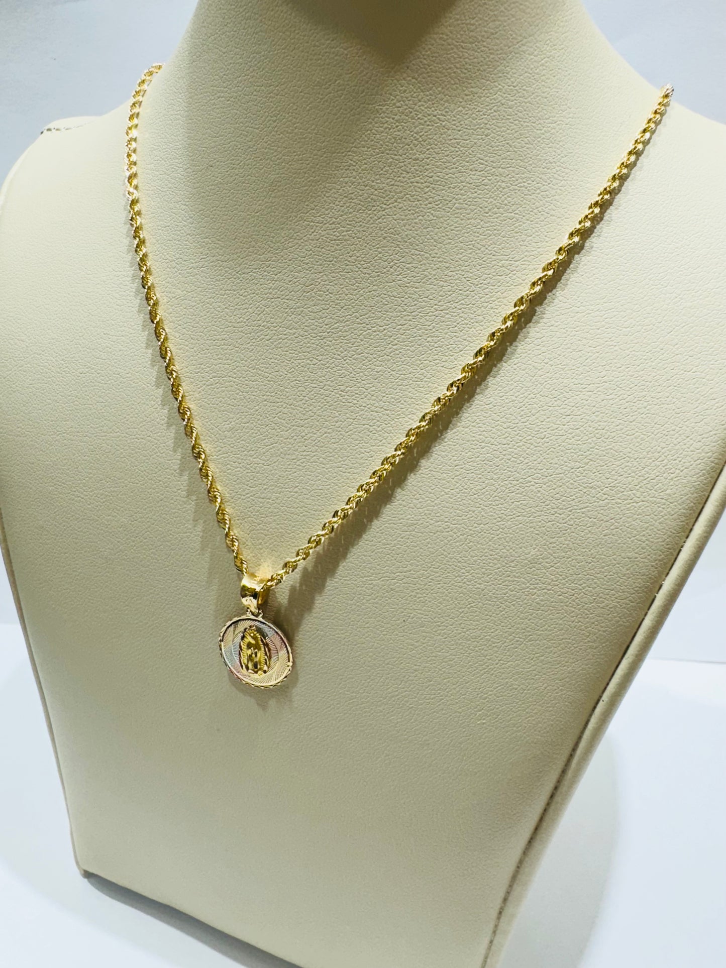 10K GOLD ROPE CHAIN WITH VIRGIN MARY PENDANT