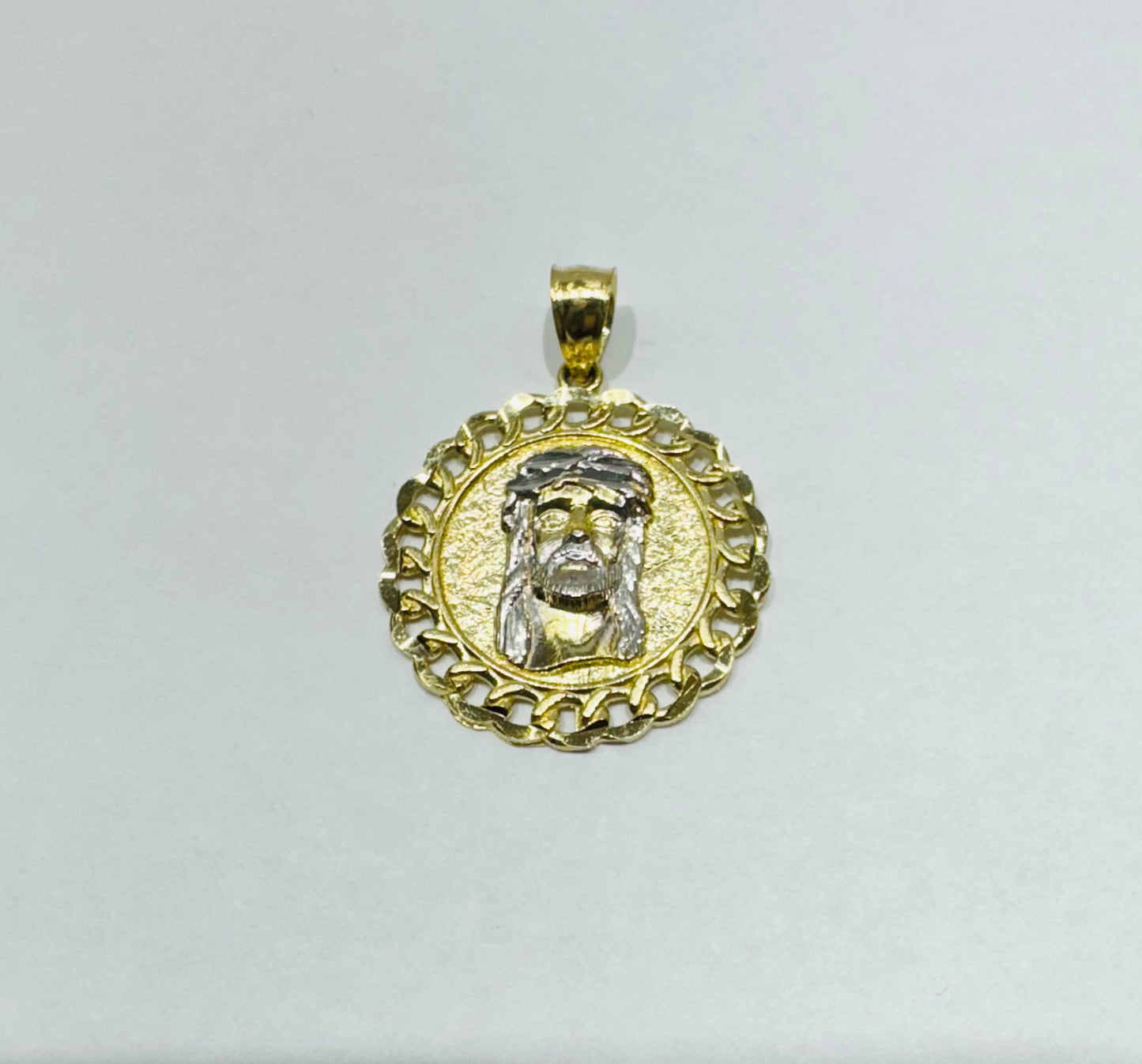 10K GOLD TWO TONED JESUS FACE PENDANT, WEIGHT: 2.2gm