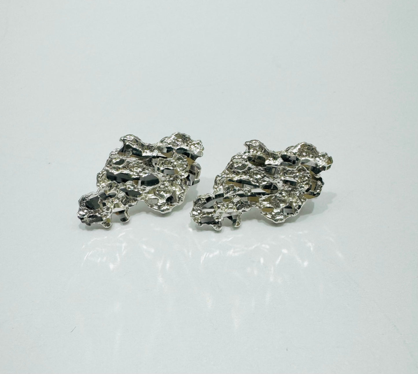 SILVER REGULAR NUGGET EARRINGS, WEIGHT: 1.8gm