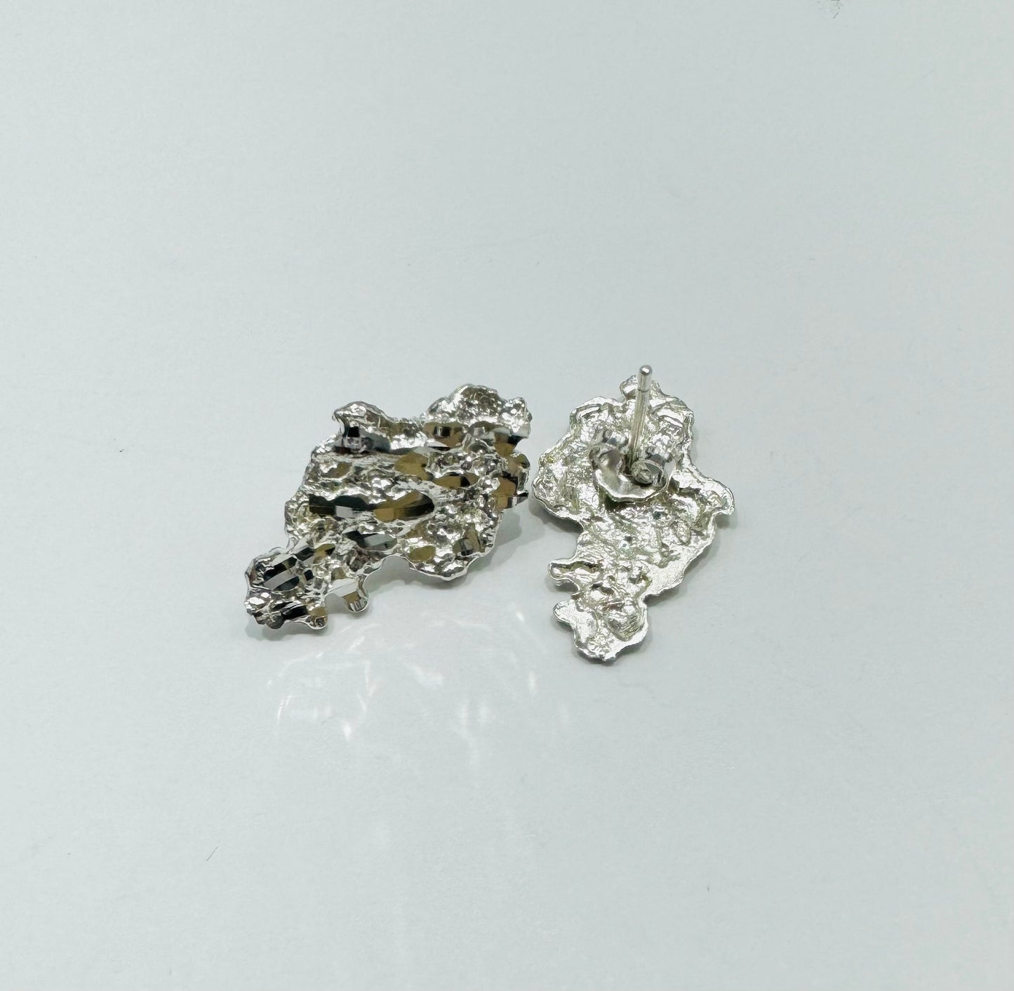 SILVER REGULAR NUGGET EARRINGS, WEIGHT: 1.8gm
