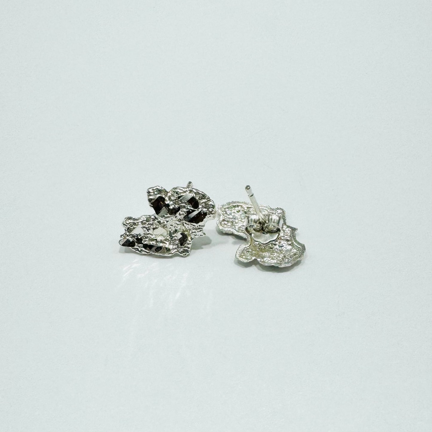 SILVER REGULAR NUGGET EARRINGS, WEIGHT: 1.1gm