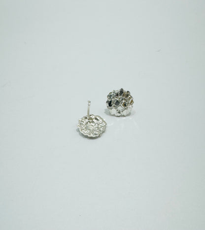 SILVER ROUND NUGGET EARRINGS, WEIGHT: 0.9gm