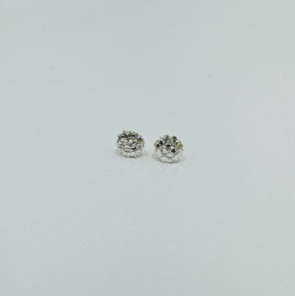 SILVER ROUND NUGGET EARRINGS, WEIGHT: 0.9gm