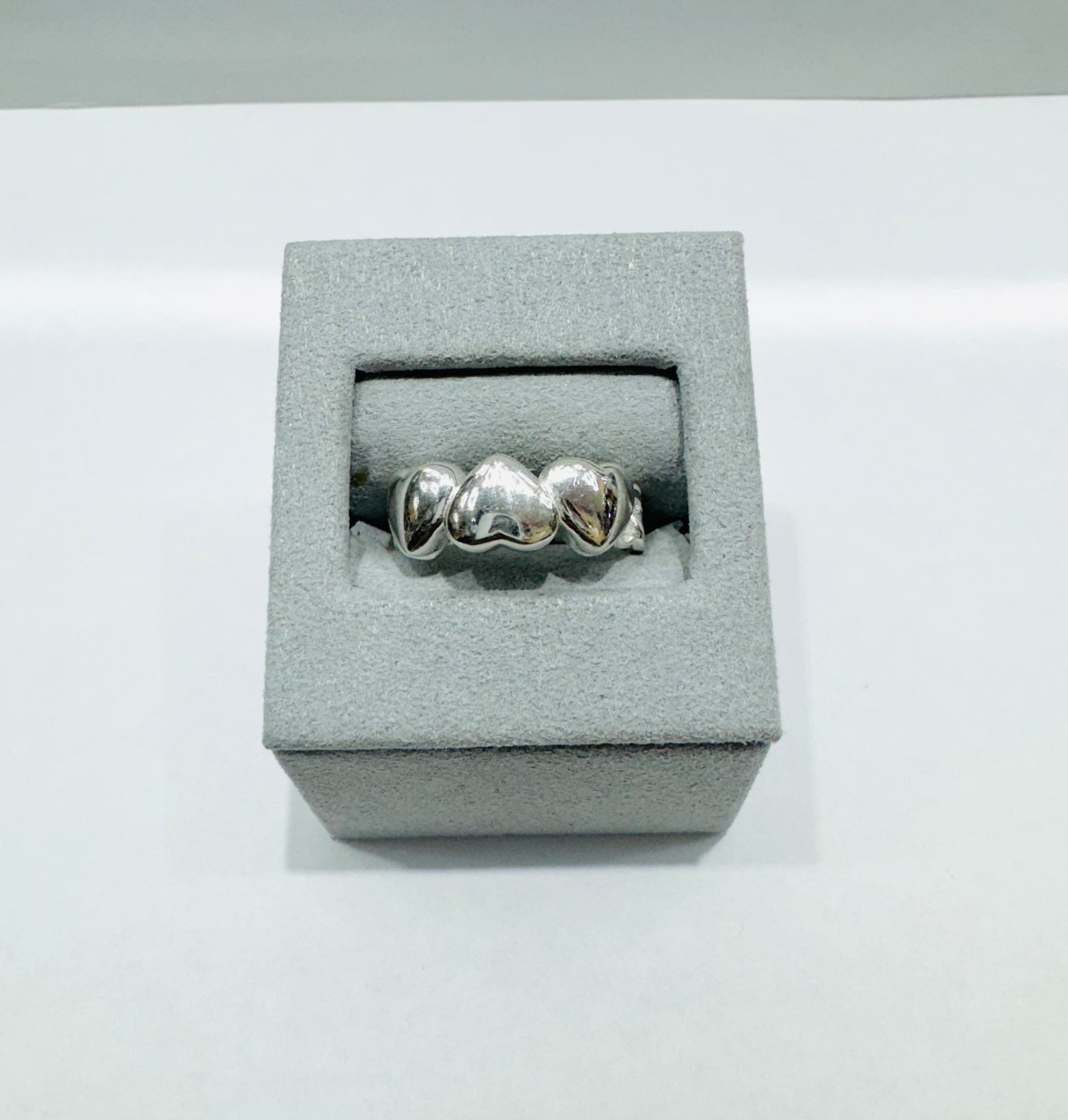 SILVER 3 HEARTS RING WITH CHINO LINK BAND, SIZE: 7, WEIGHT: 4.2gm