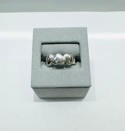 SILVER 3 HEARTS RING WITH CHINO LINK BAND, SIZE: 7, WEIGHT: 4.2gm