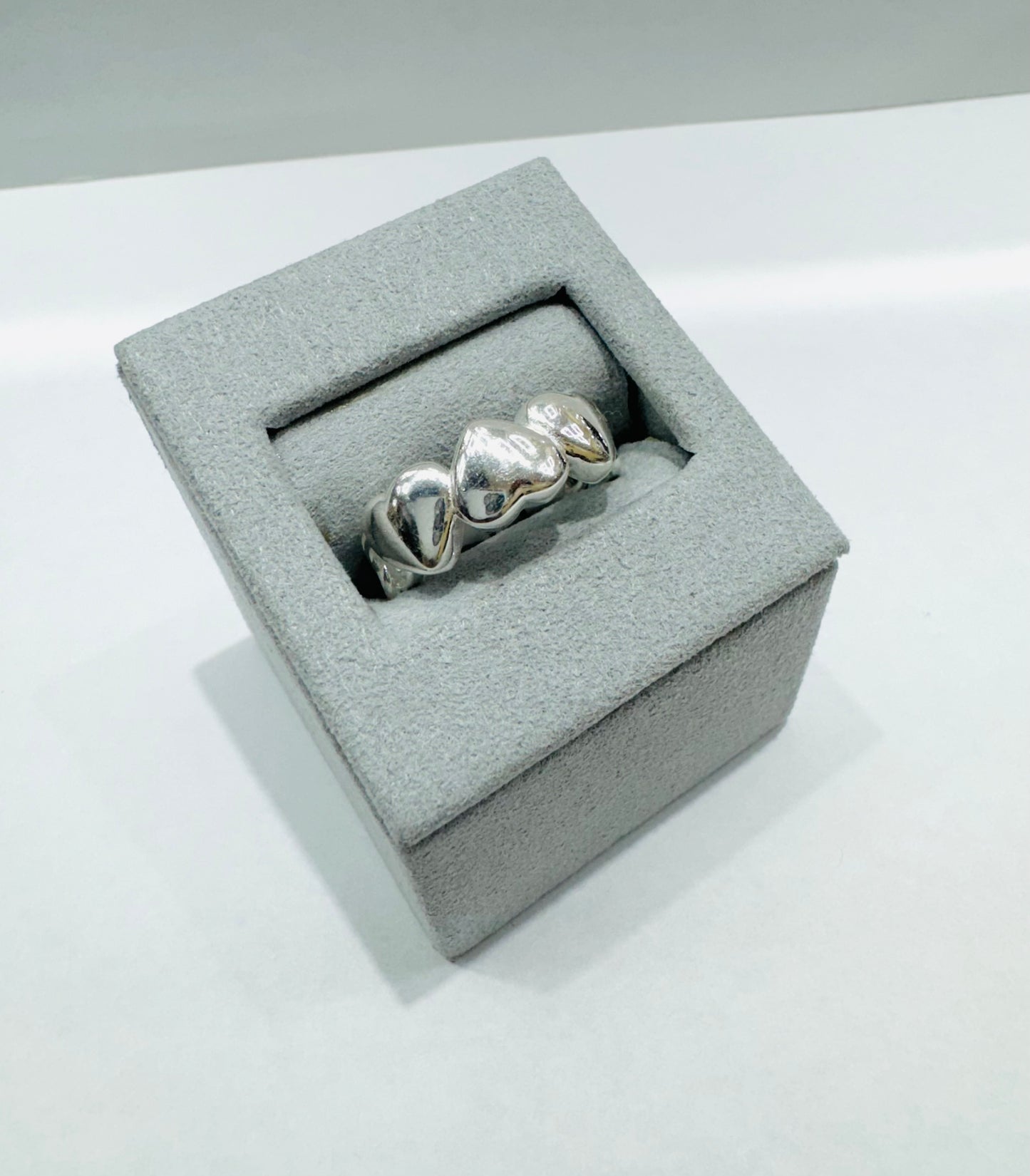 SILVER 3 HEARTS RING WITH CHINO LINK BAND, SIZE: 7, WEIGHT: 4.2gm