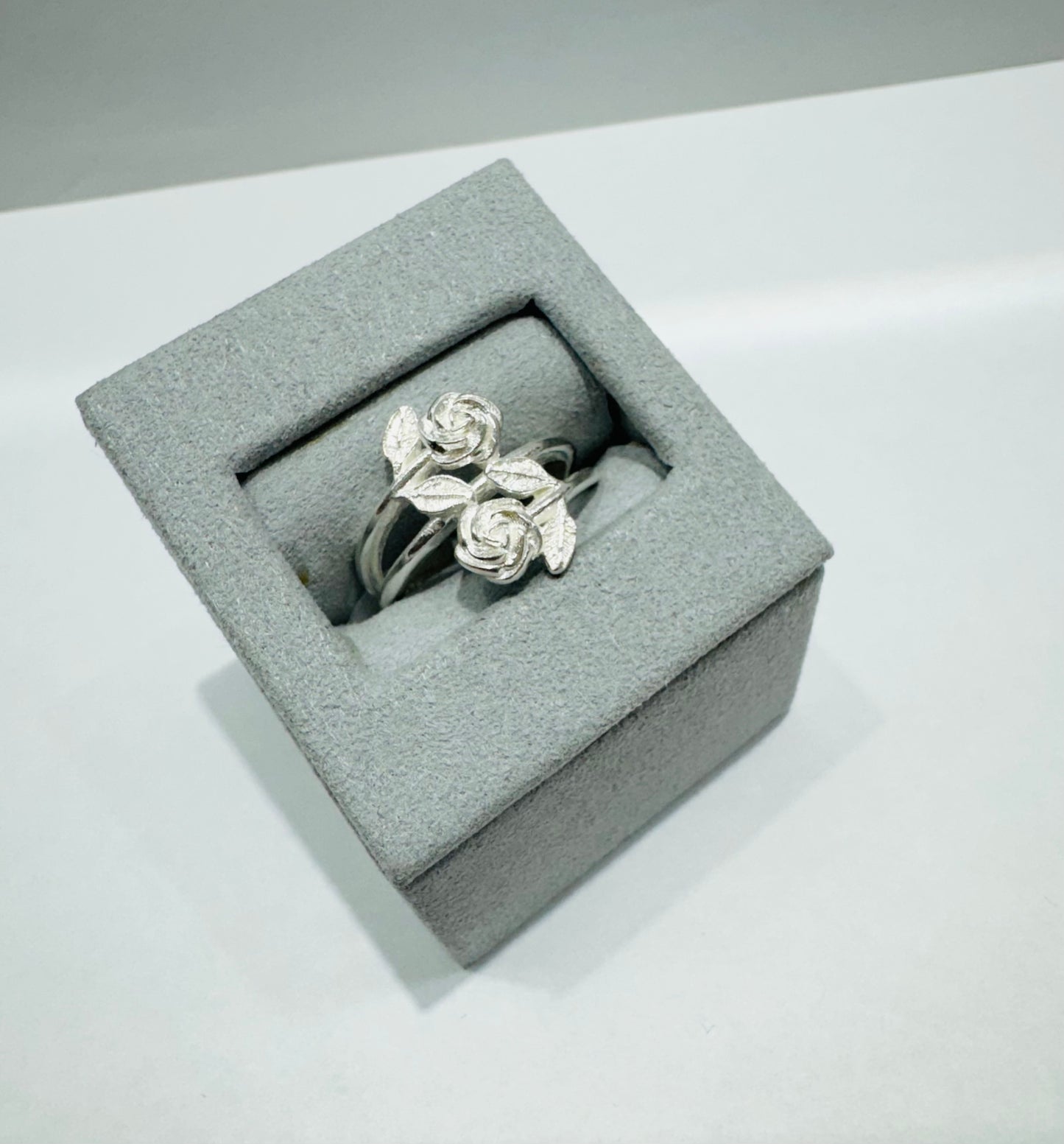 SILVER 2 ROSES RING, SIZE: 7, WEIGHT: 4.8gm