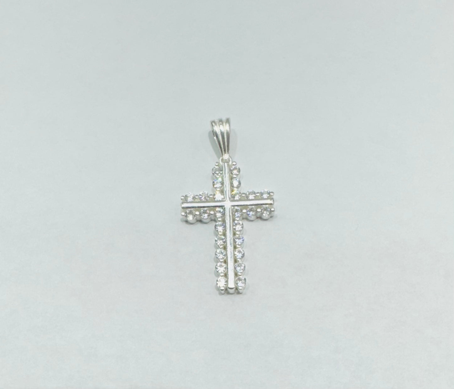 SILVER CROSS PENDANT WITH CZ STONES, WEIGHT: 3.8gm