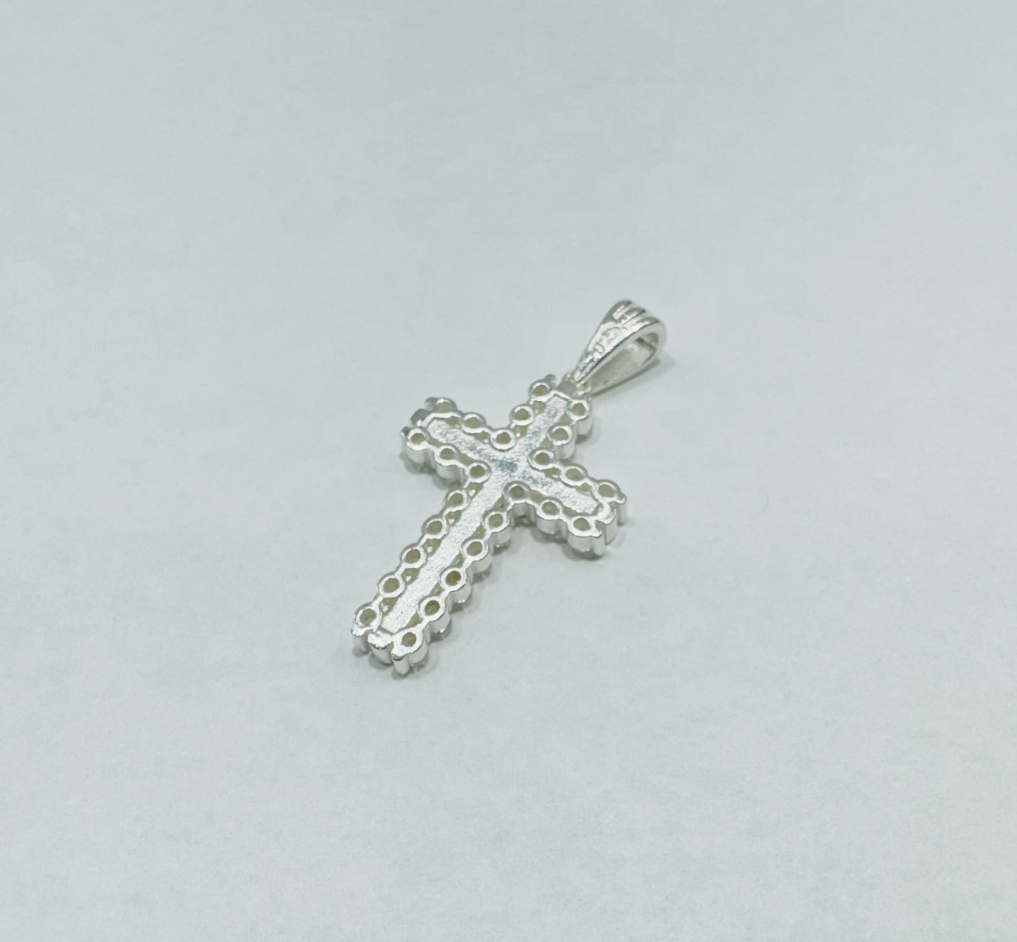 SILVER CROSS PENDANT WITH CZ STONES, WEIGHT: 3.8gm