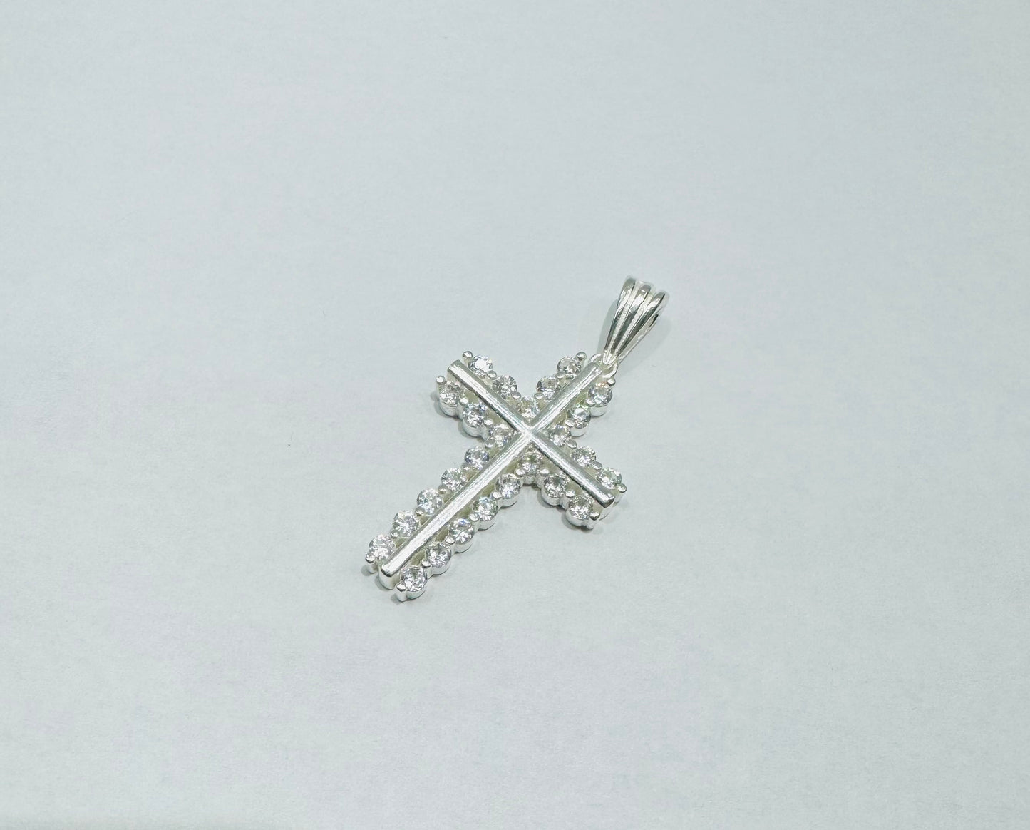 SILVER CROSS PENDANT WITH CZ STONES, WEIGHT: 3.8gm