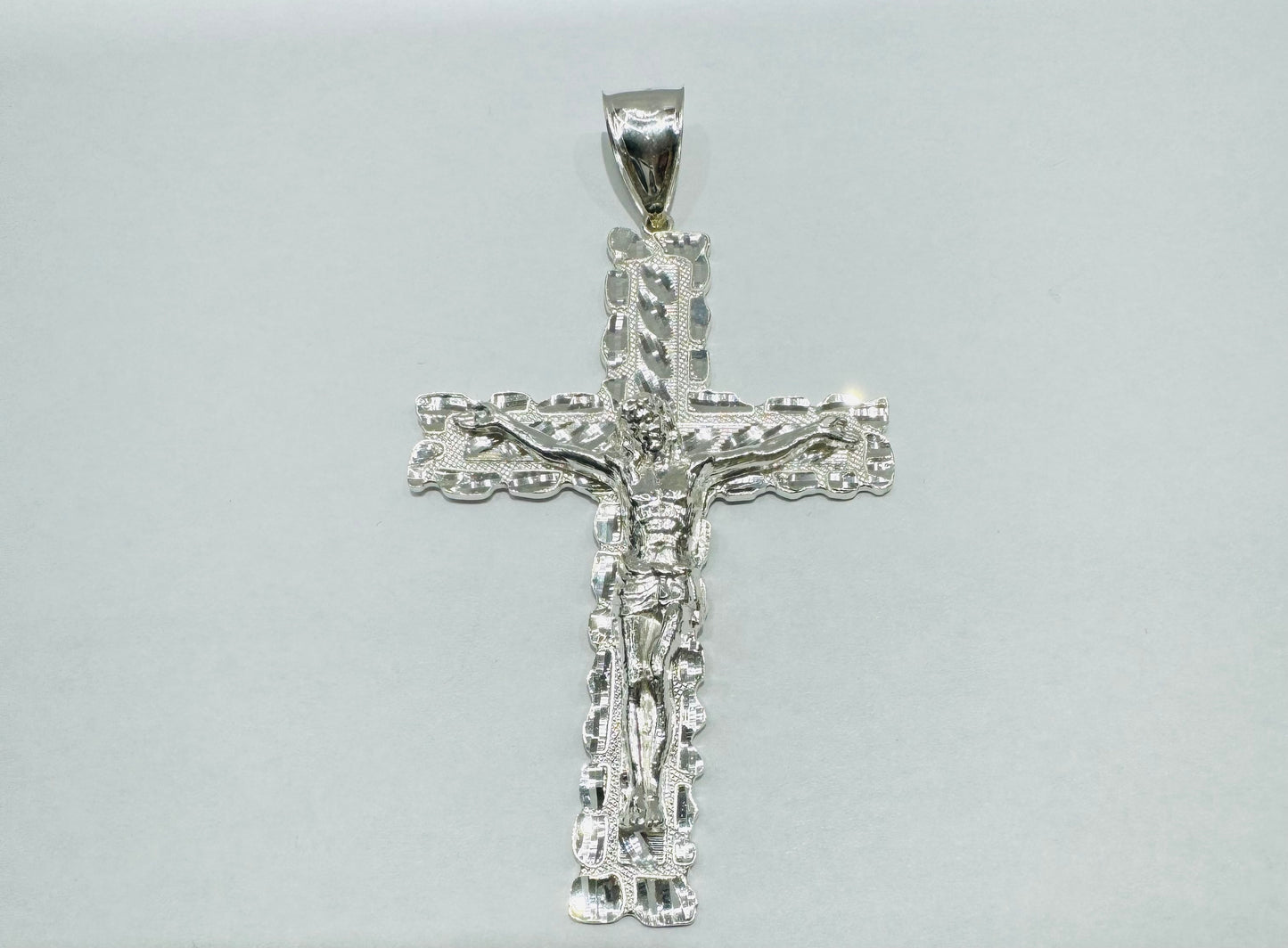 SILVER CROSS PENDANT, WEIGHT: 10.9gm