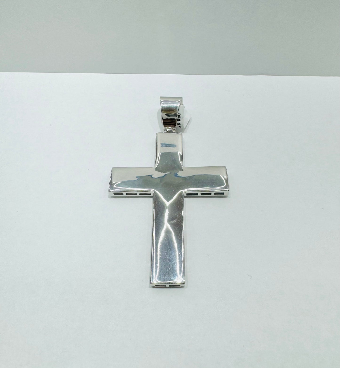 SILVER CROSS PENDANT, WEIGHT: 29gm