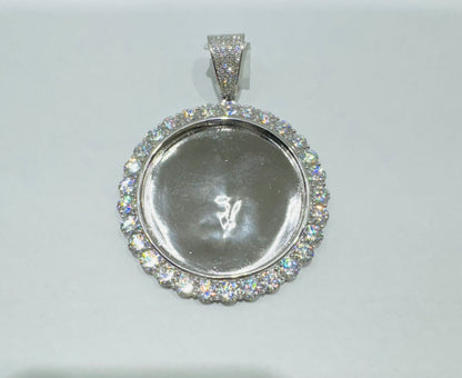 SILVER MOISSANITE ROUND MEMORY PENDANT, VVS 25.30CTW, WIDTH: 63mm
