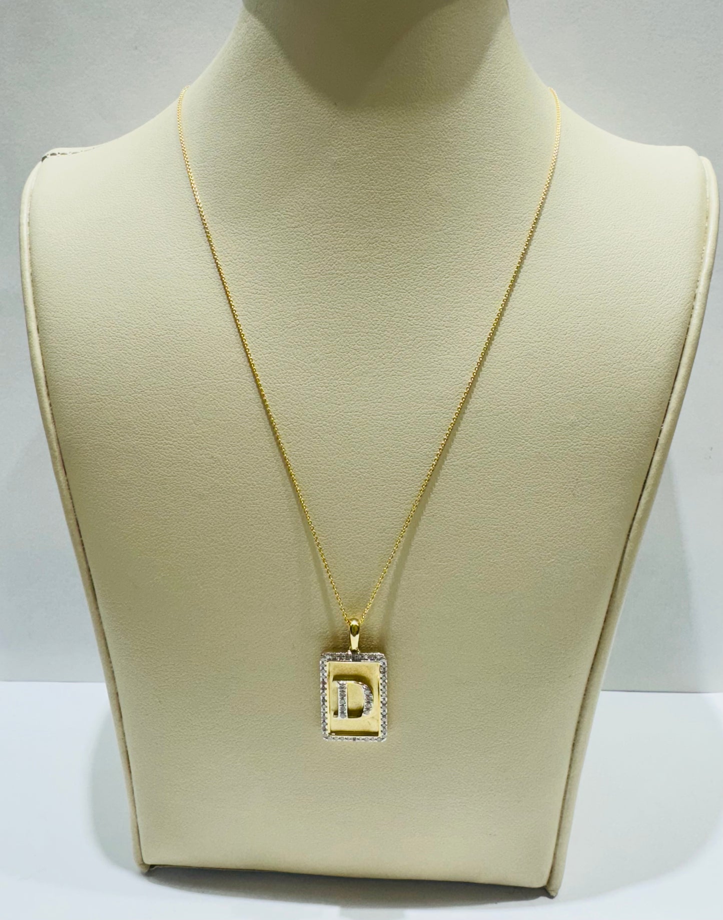 10K GOLD INITIAL “D” LETTER NATURAL DIAMOND PENDANT WITH NECKLACE, 0.25CT