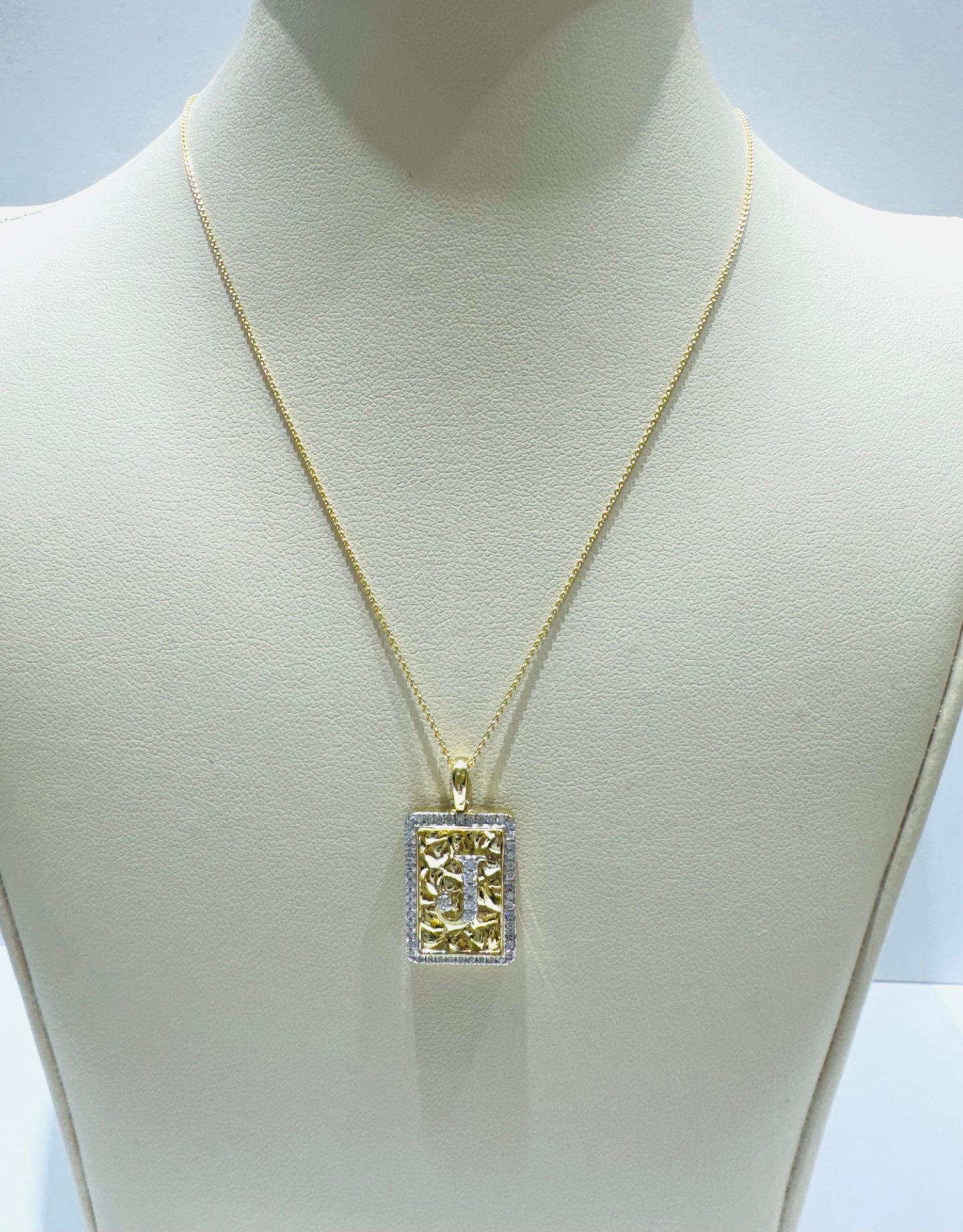 10K GOLD INITIAL “J” LETTER NATURAL DIAMOND PENDANT WITH NECKLACE, 0.25CT