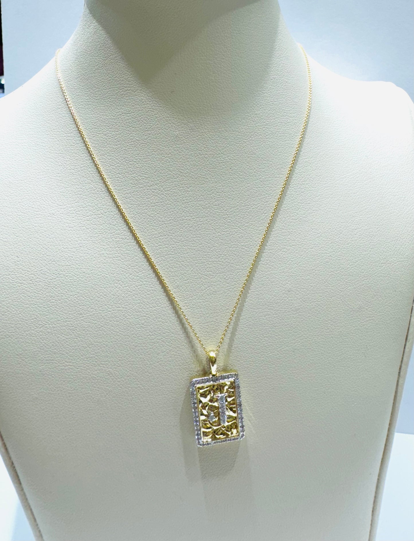 10K GOLD INITIAL “J” LETTER NATURAL DIAMOND PENDANT WITH NECKLACE, 0.25CT