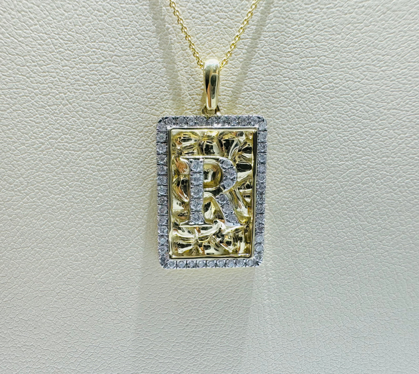 10K GOLD INITIAL “R” LETTER NATURAL DIAMOND PENDANT WITH NECKLACE, 0.25CT