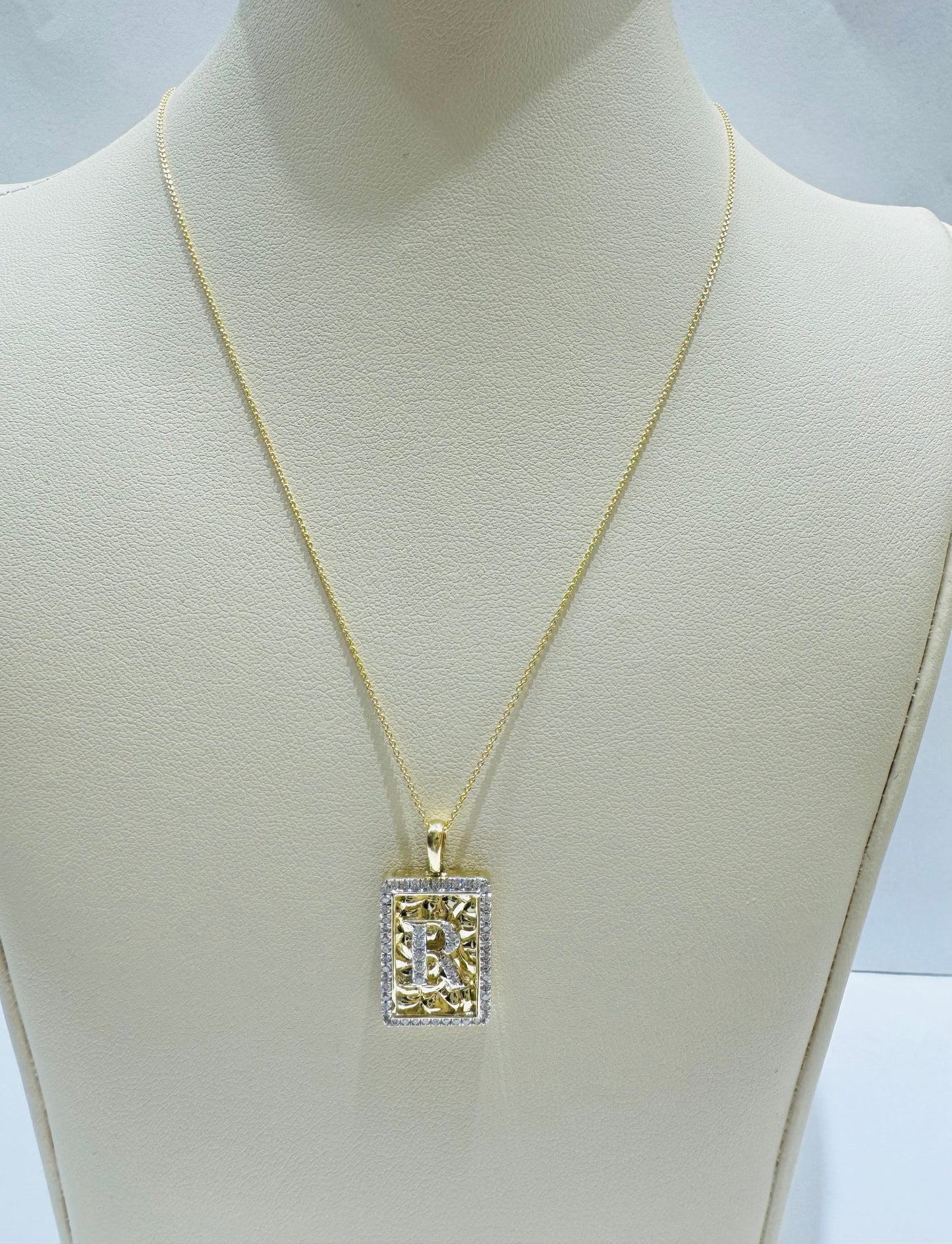 10K GOLD INITIAL “R” LETTER NATURAL DIAMOND PENDANT WITH NECKLACE, 0.25CT