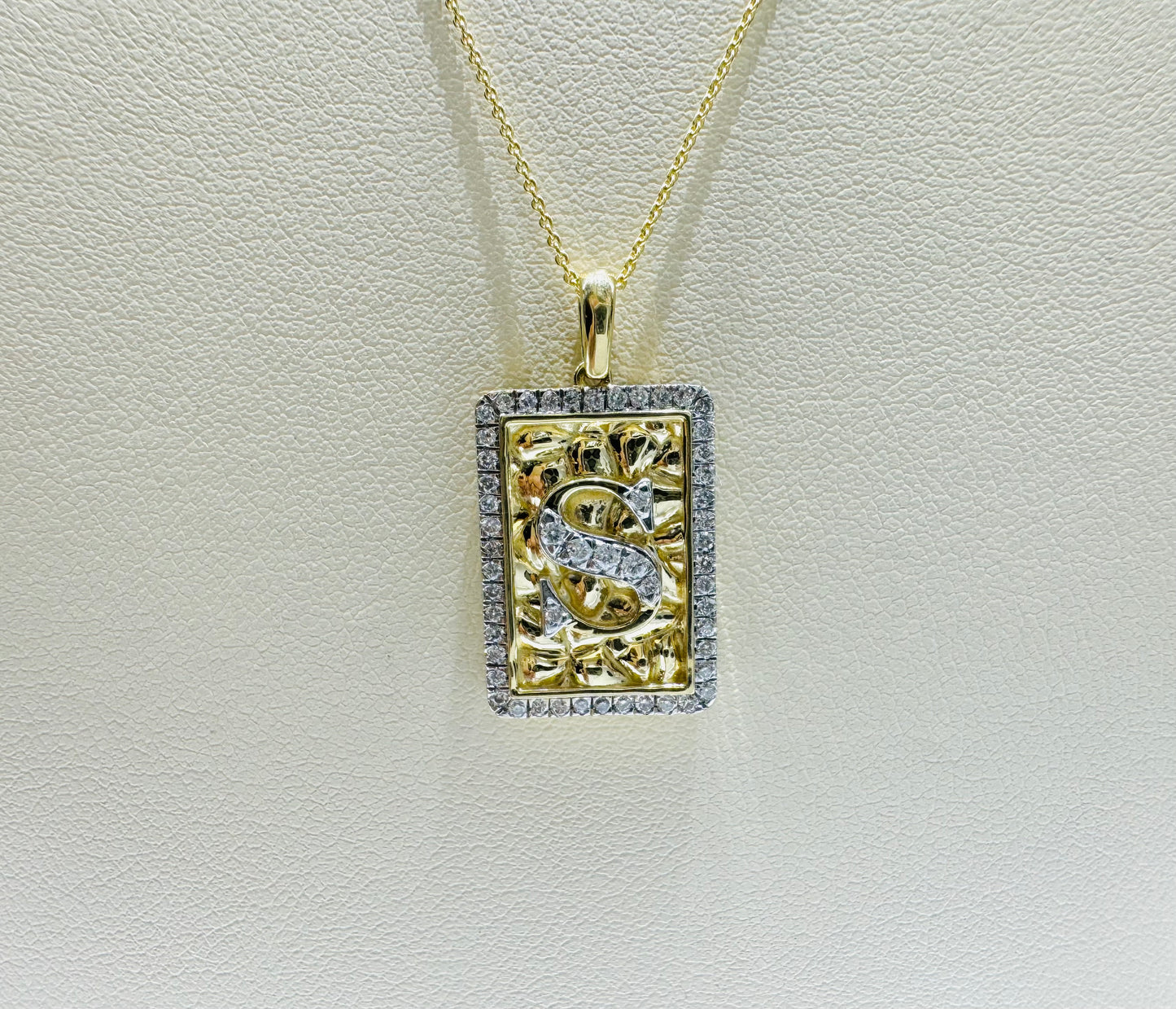 10K GOLD INITIAL “S” LETTER NATURAL DIAMOND PENDANT WITH NECKLACE, 0.25CT