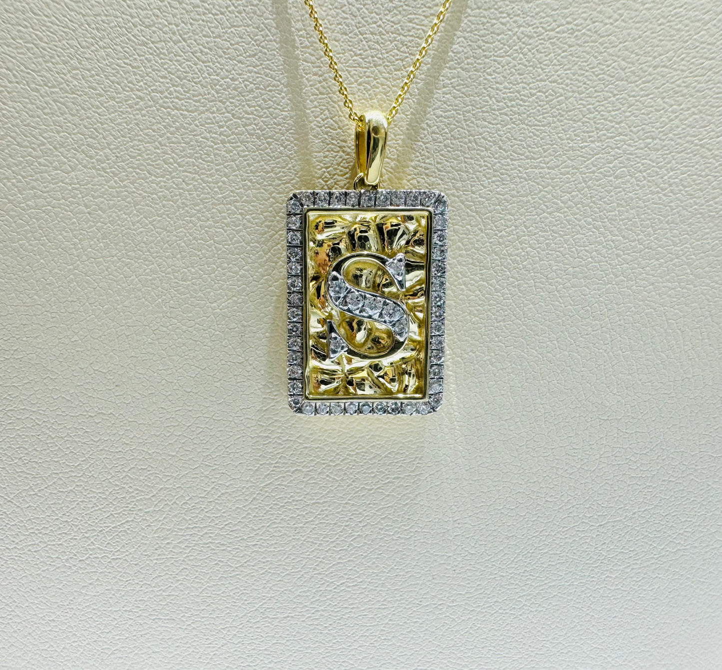 10K GOLD INITIAL “S” LETTER NATURAL DIAMOND PENDANT WITH NECKLACE, 0.25CT