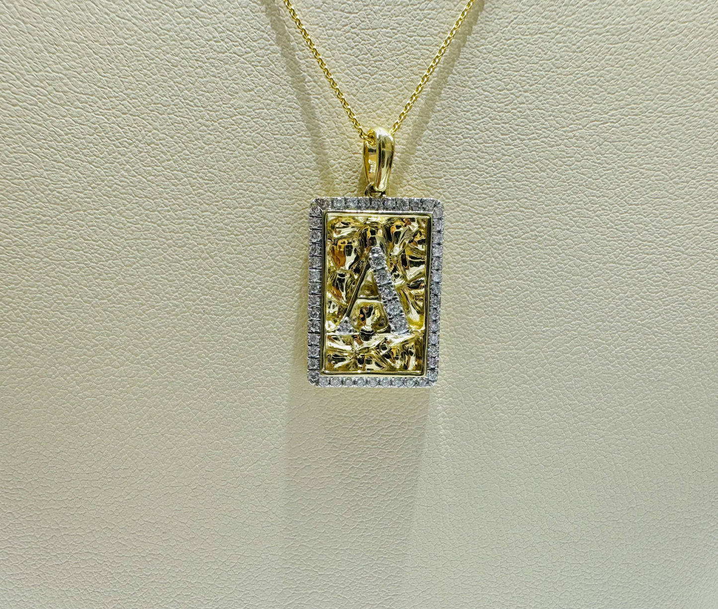 10K GOLD INITIAL “A” LETTER NATURAL DIAMOND PENDANT WITH NECKLACE, 0.25CT
