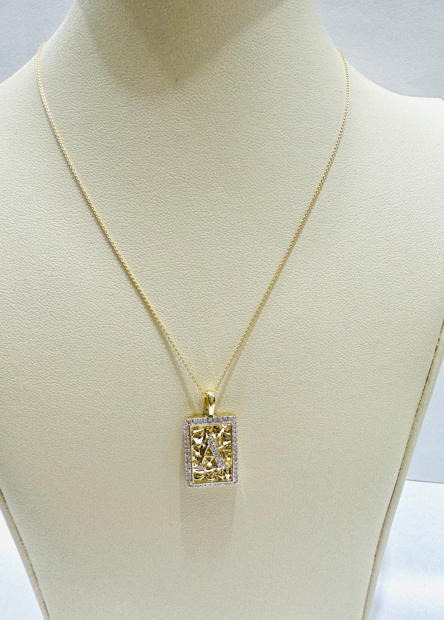 10K GOLD INITIAL “A” LETTER NATURAL DIAMOND PENDANT WITH NECKLACE, 0.25CT