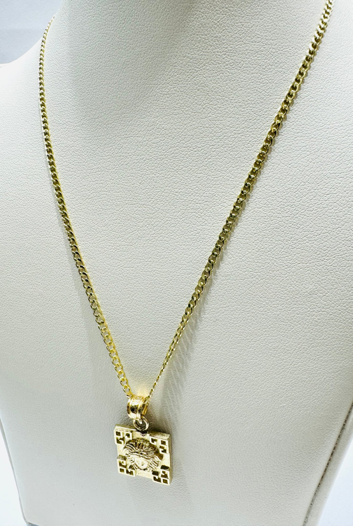 10K GOLD CUBAN LINK NECKLACE 20”, WEIGHT: 1.4gm, WIDTH: 1.99mm WITH MEDUSA HEAD PENDANT: 1.7gm