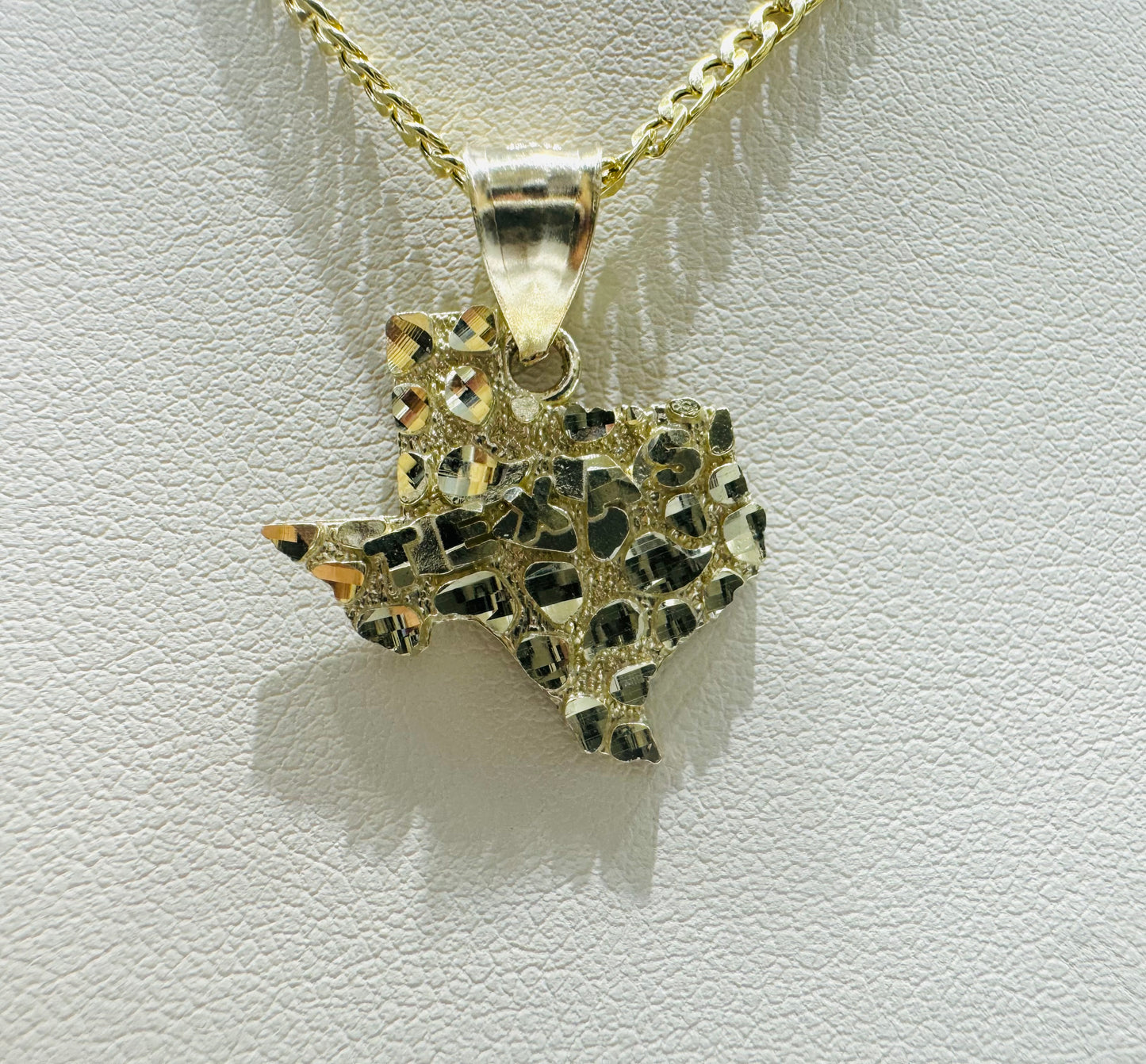 10K GOLD CUBAN LINK NECKLACE 20”, WEIGHT: 1.4gm, WIDTH: 1.99mm WITH TEXAS PENDANT, WEIGHT: 1.5gm