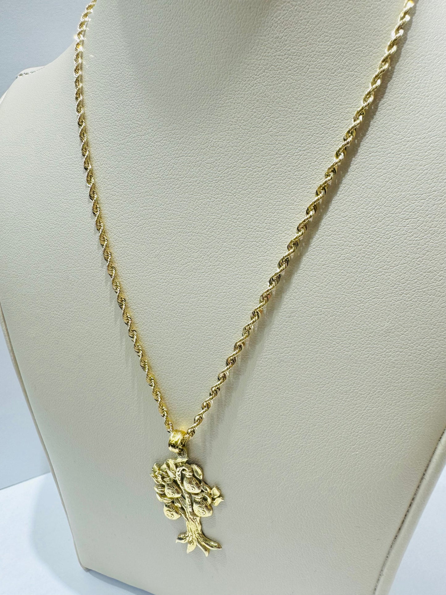 10K GOLD ROPE NECKLACE 24”, WEIGHT: 2gm, WIDTH: 1.77mm WITH MONEYBAG TREE PENDANT, WEIGHT: 1.5gm