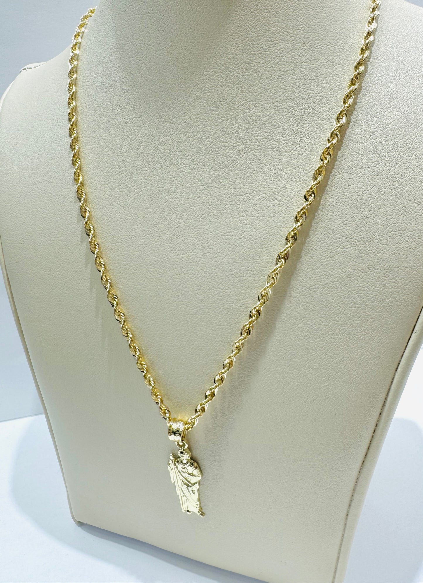 10K GOLD ROPE NECKLACE 20”, WEIGHT: 3.4gm, WIDTH: 2.39mm AND JESUS PENDANT, WEIGHT: 1.1gm