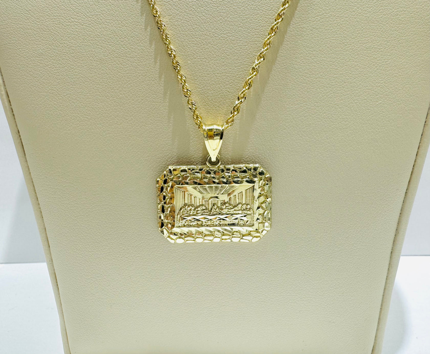 10K GOLD ROPE NECKLACE 22”, WEIGHT: 2gm, WIDTH: 1.99mm AND SQUARE LASTSUPPER PENDANT, WEIGHT: 2.8gm