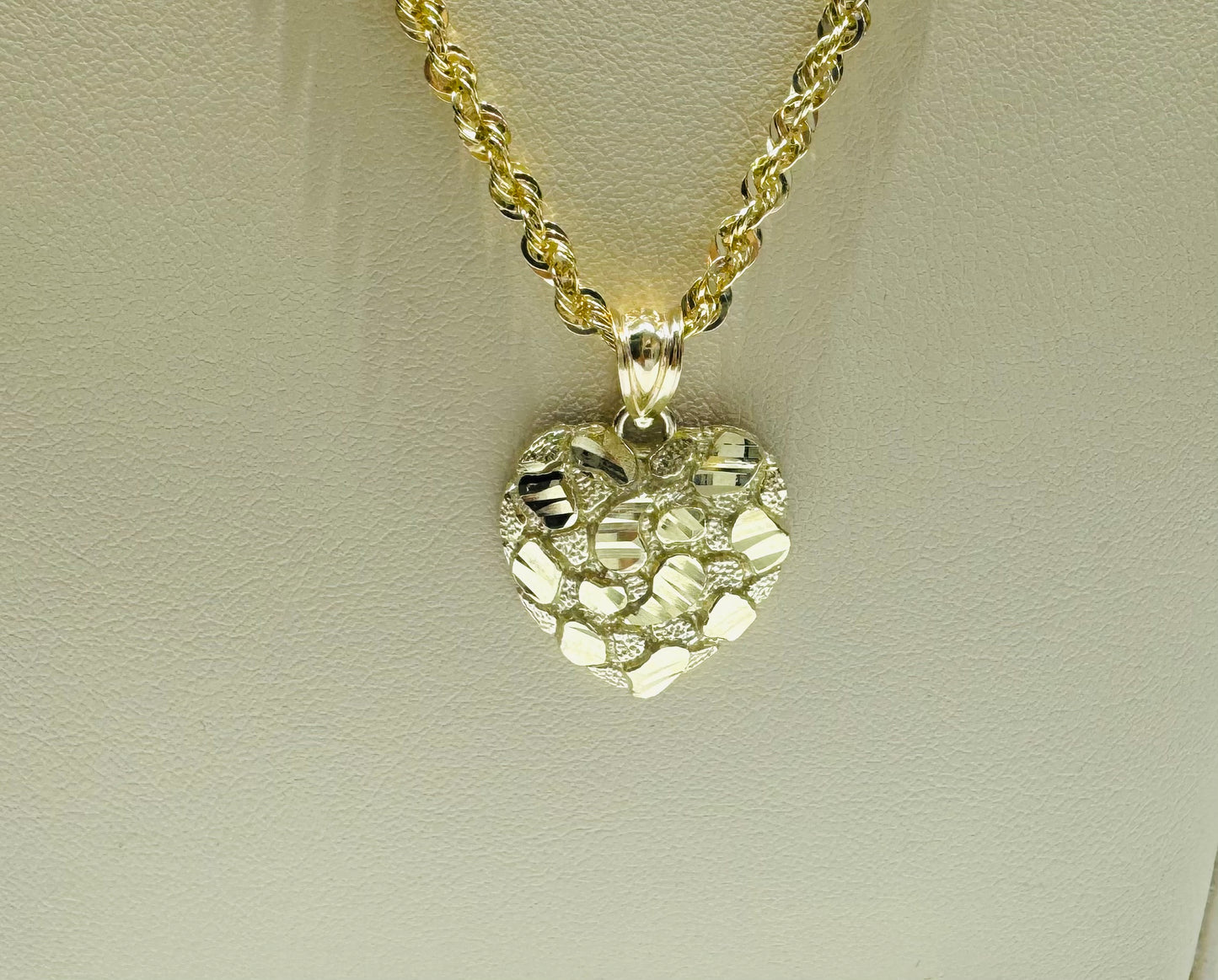 10K GOLD ROPE NECKLACE 18”, WEIGHT: 3.2gm, WIDTH: 2.52mm AND HEART PENDANT, WEIGHT: 1.6gm