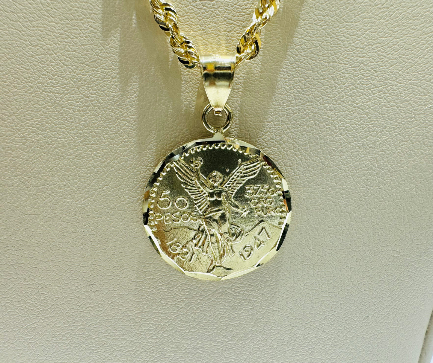 10K GOLD ROPE NECKLACE 20”, WEIGHT: 3.7gm, WIDTH: 2.86mm AND 50 PESOS PENDANT, WEIGHT: 2.9gm