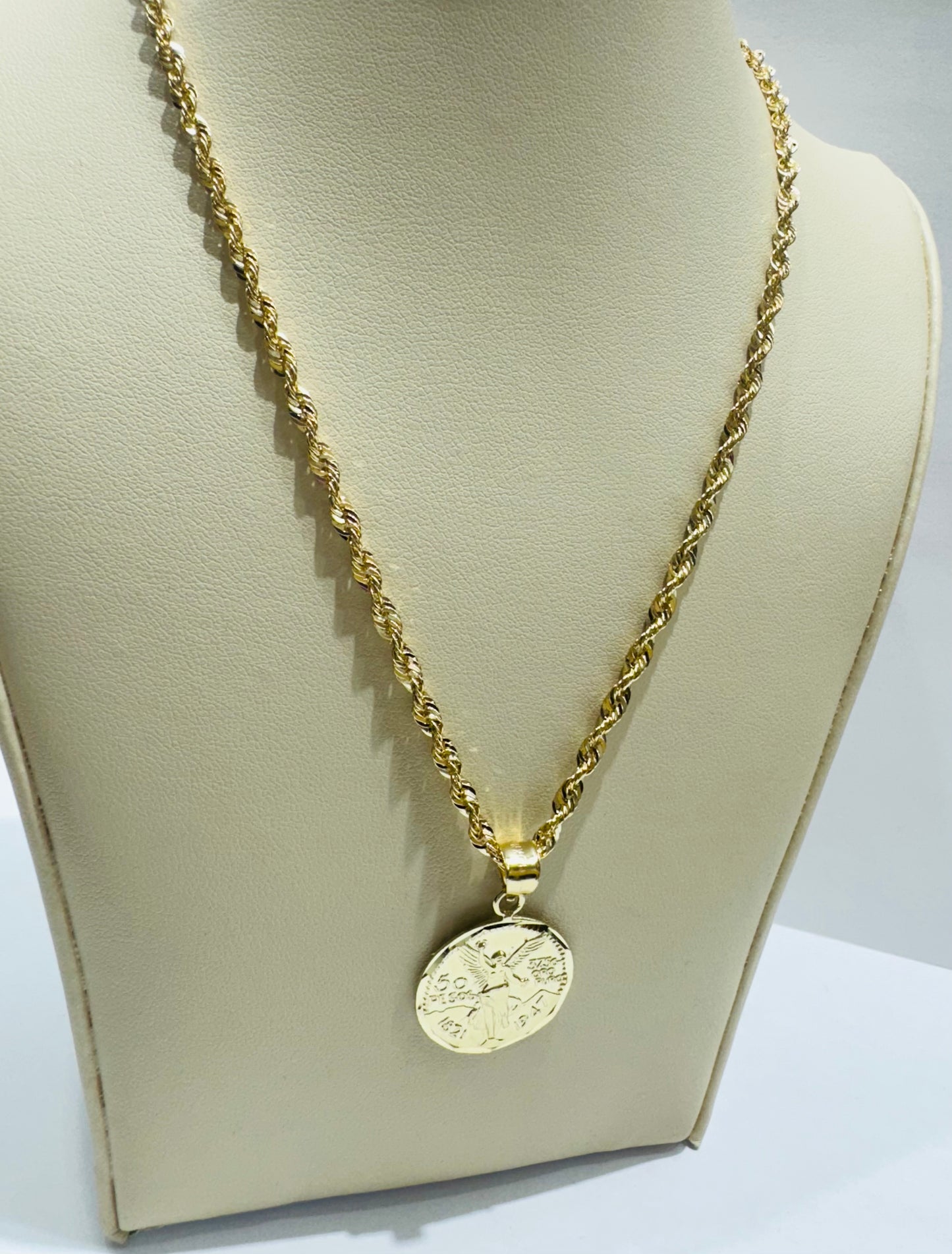 10K GOLD ROPE NECKLACE 20”, WEIGHT: 3.7gm, WIDTH: 2.86mm AND 50 PESOS PENDANT, WEIGHT: 2.9gm
