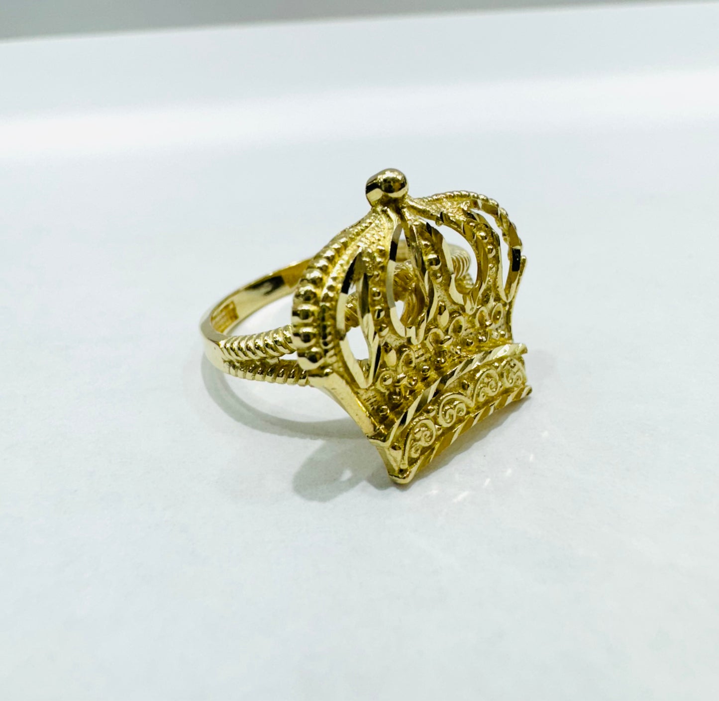 10K GOLD CROWN RING, WEIGHT: 3gm, SIZE: 6.5