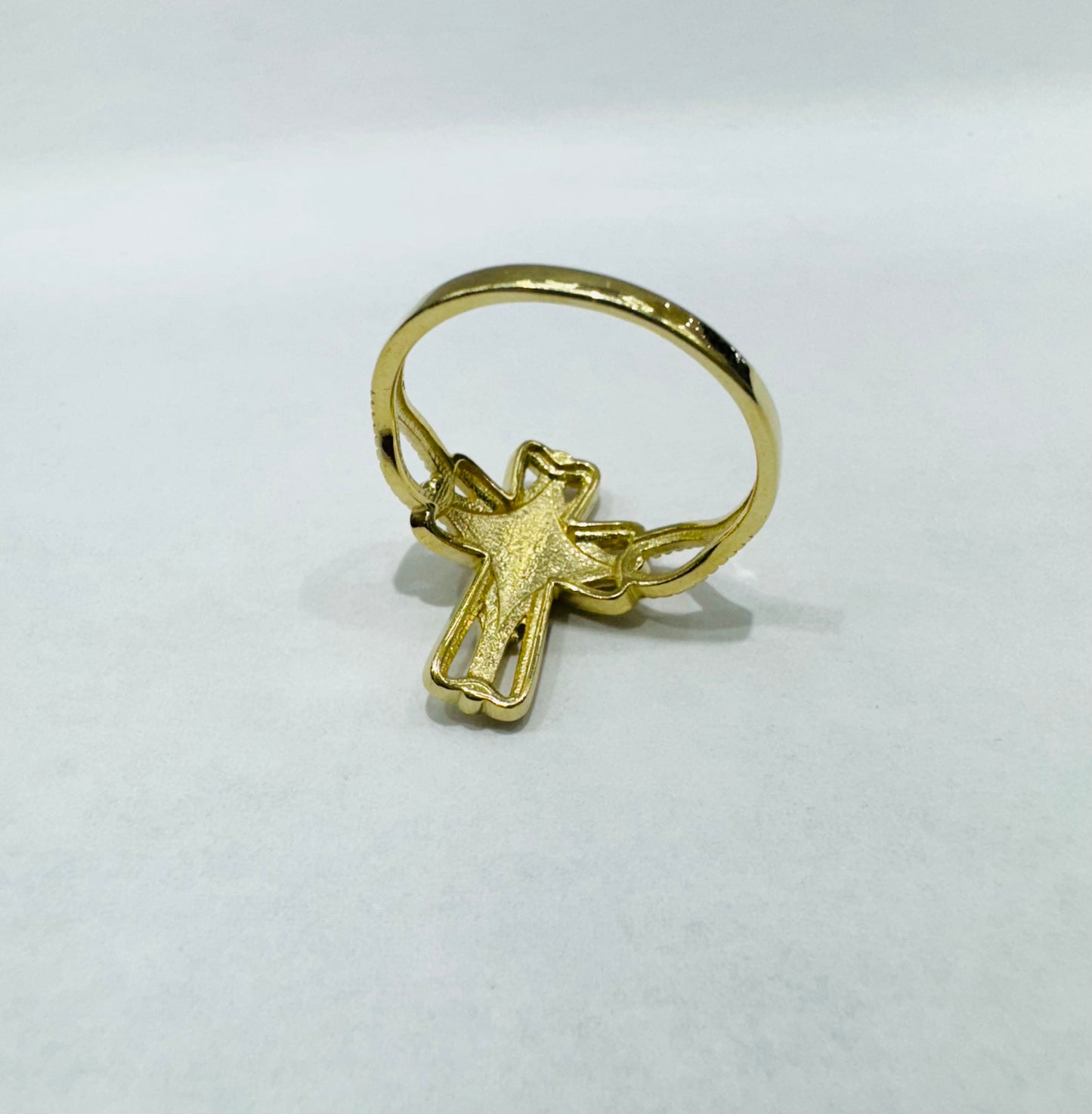 10K GOLD CROSS RING, WEIGHT: 2.7gm, SIZE: 8