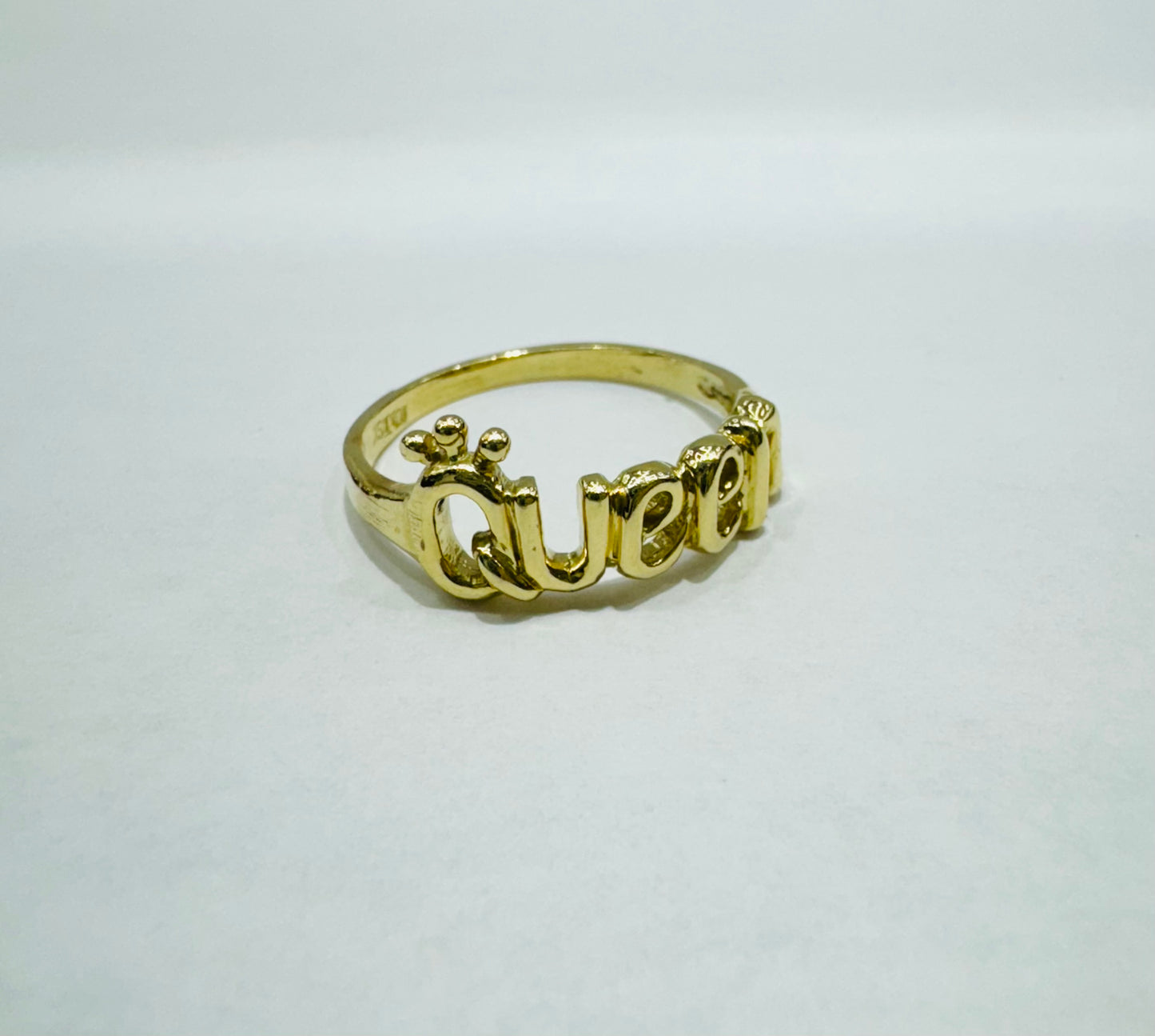 10K GOLD QUEEN RING, WEIGHT: 2.3gm, SIZE: 7