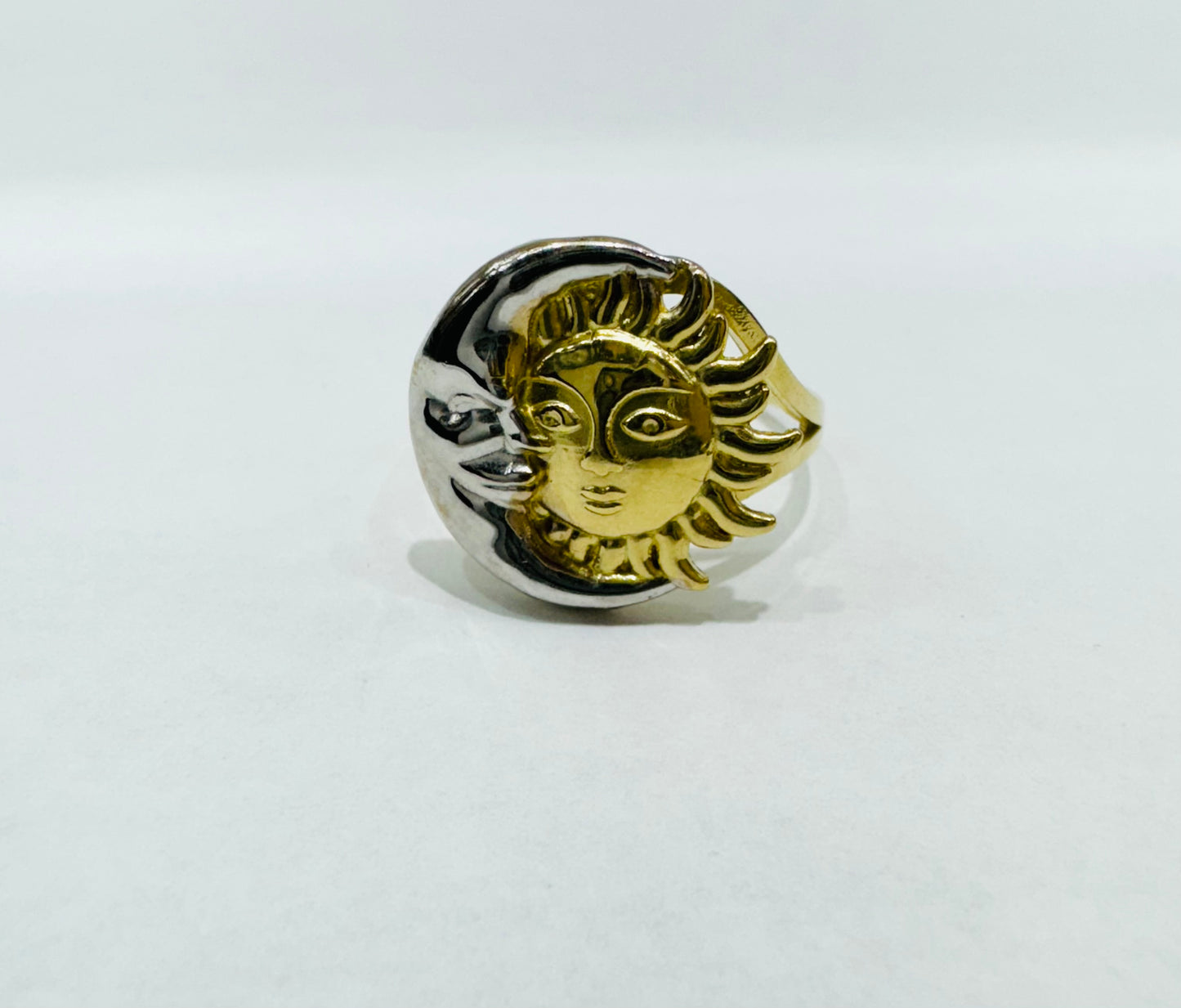 10K GOLD TWO TONED SUN & MOON RING, WEIGHT: 2.8gm, SIZE: 8.5