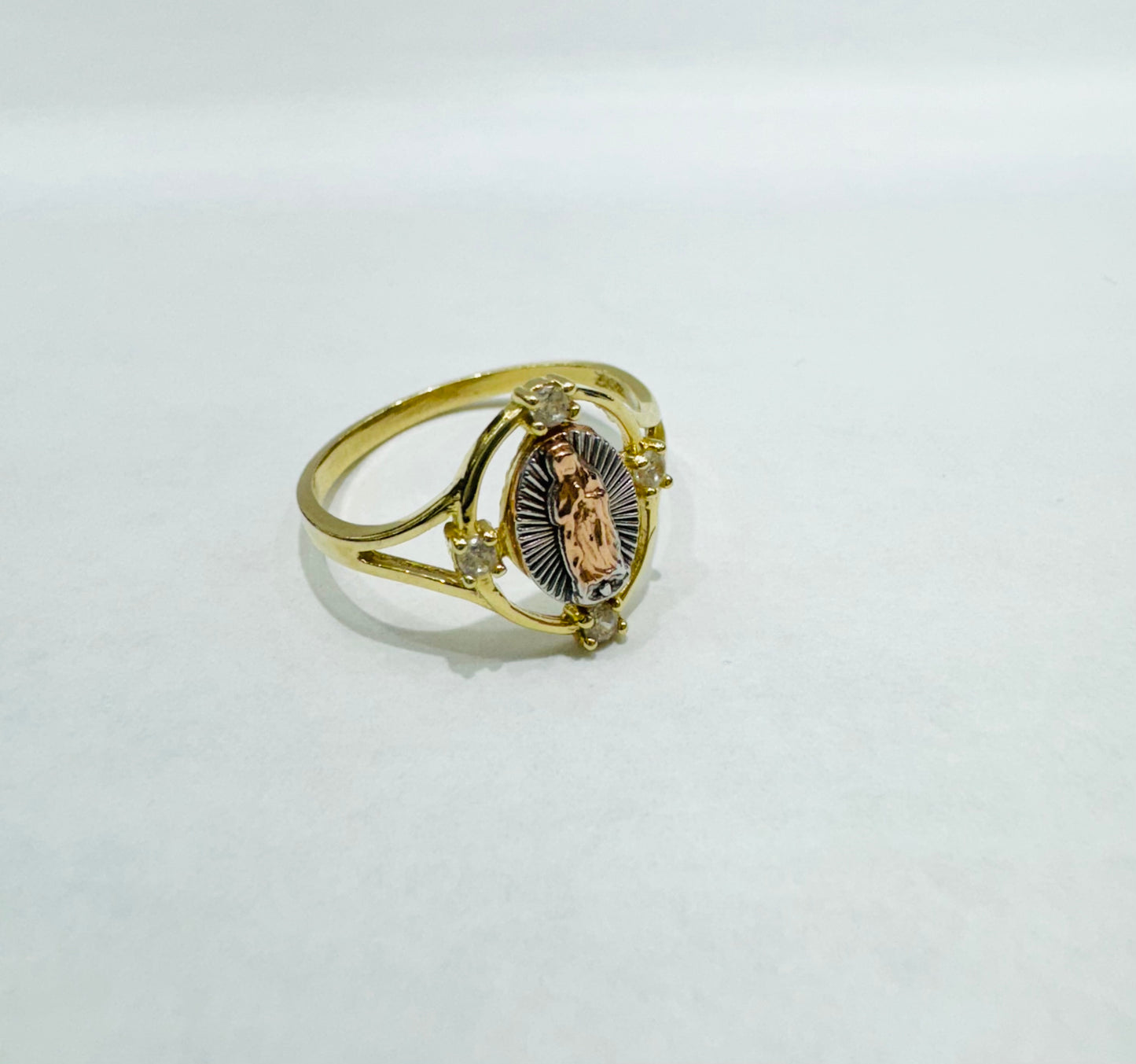 10K GOLD THREE TONED VIRGIN MARY RING, WEIGHT: 1.9gm, SIZE: 7