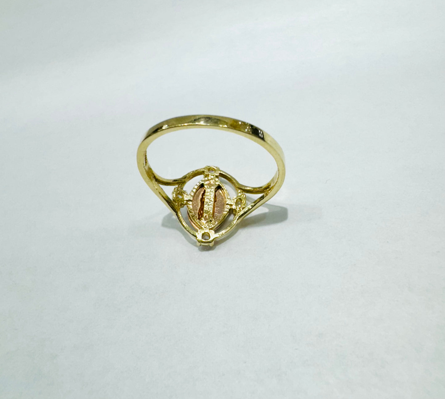10K GOLD THREE TONED VIRGIN MARY RING, WEIGHT: 1.9gm, SIZE: 7