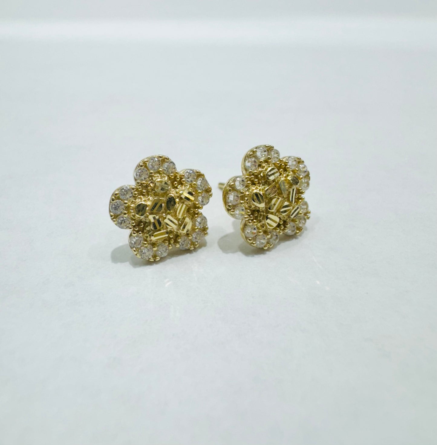 10K GOLD FLOWER EARRINGS WITH CZ STONES, WEIGHT: 1.6gm