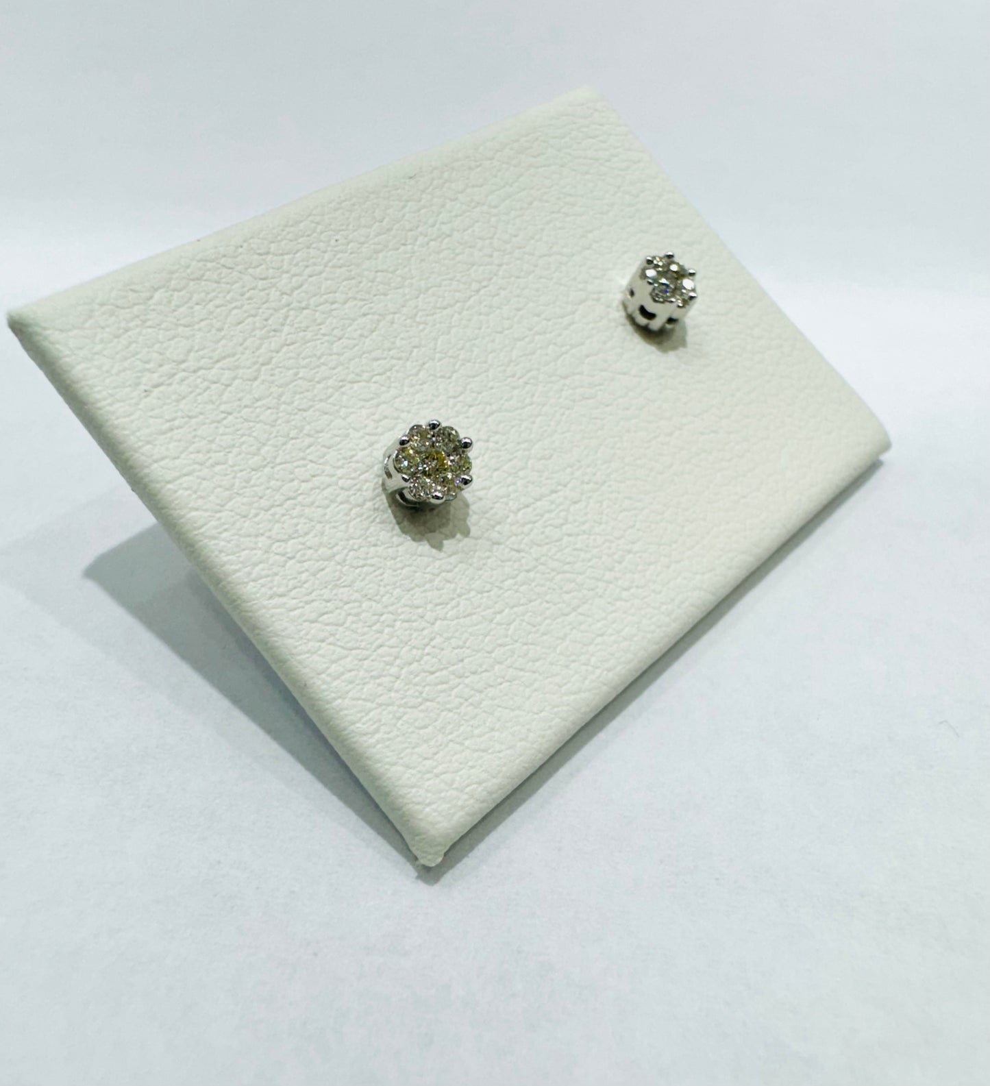 10K WHITE GOLD NATURAL DIAMOND EARRINGS 0.10CT