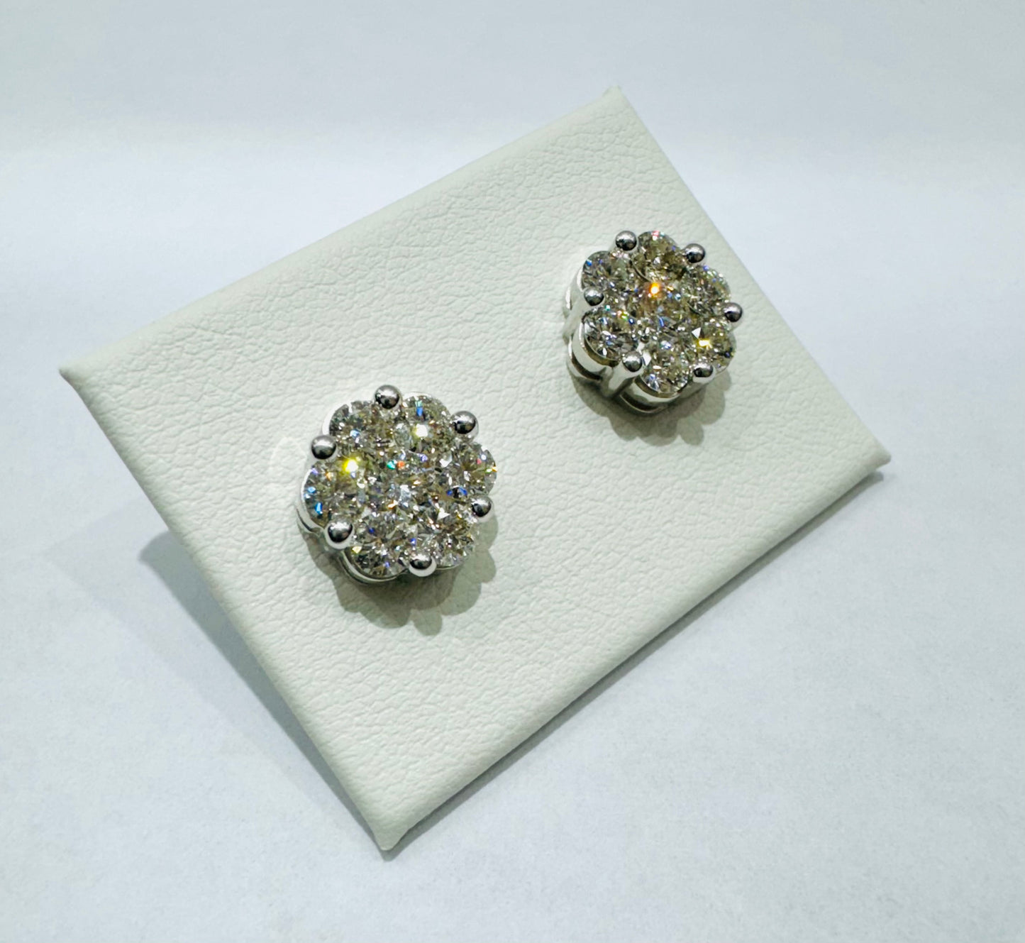 10K WHITE GOLD NATURAL DIAMOND EARRINGS 2CT