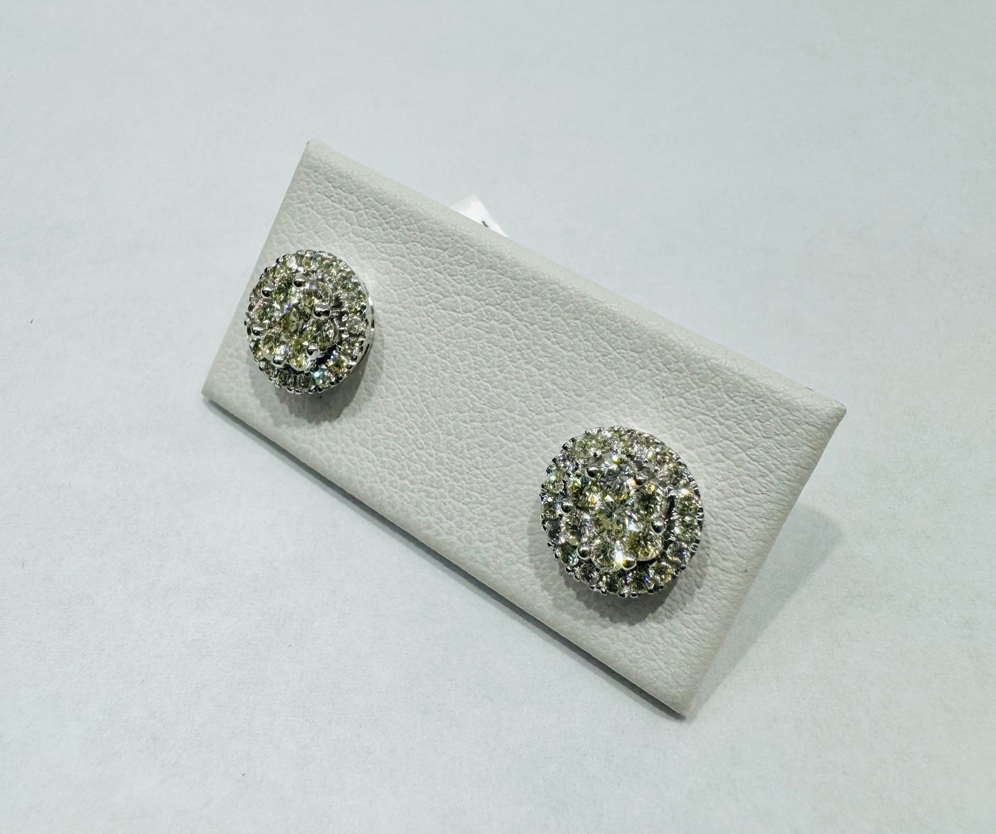 10K WHITE GOLD NATURAL DIAMOND EARRINGS 0.70CT